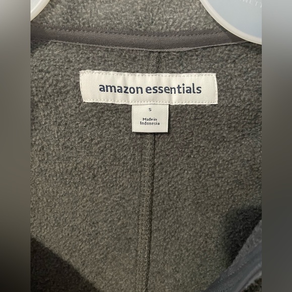 Amazon essentials zip up fleece sweater. Grey size small - Picture 2 of 7